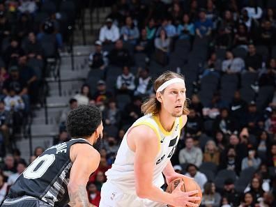 SAN ANTONIO, TX - DECEMBER 26: Kelly Olynyk #41 of the Utah Jazz handles the ball during the game against the San Antonio Spurs on December 26, 2023 at the Frost Bank Center in San Antonio, Texas. NOTE TO USER: User expressly acknowledges and agrees that, by downloading and or using this photograph, user is consenting to the terms and conditions of the Getty Images License Agreement. Mandatory Copyright Notice: Copyright 2023 NBAE (Photos by Michael Gonzales/NBAE via Getty Images)