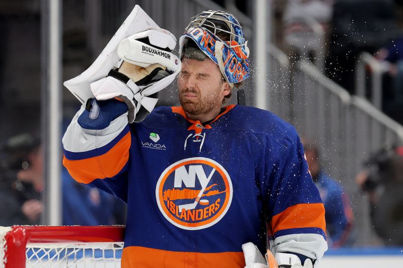 Chicago Blackhawks turn 3-goal opening into Islanders chase at UBS Arena