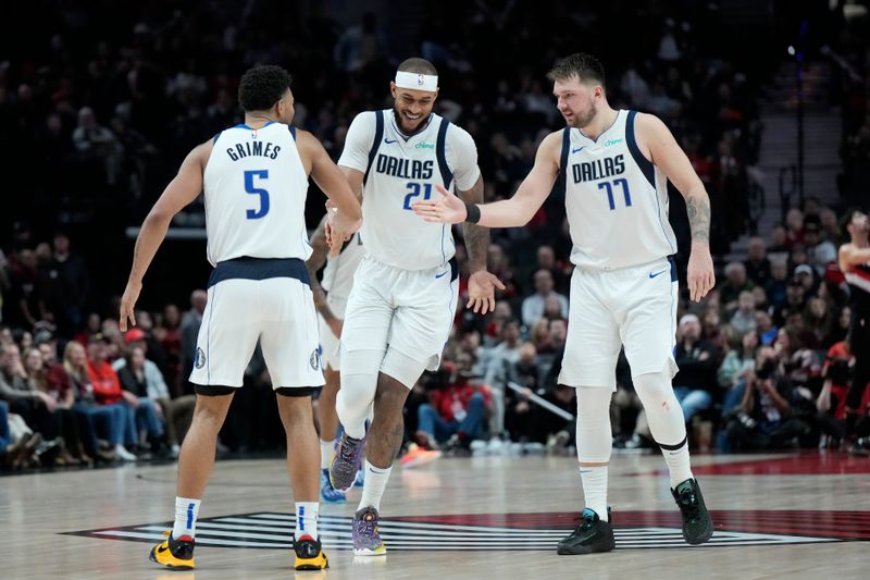 PORTLAND, OREGON - DECEMBER 01: Daniel Gafford #21 of the Dallas Mavericks high fives teammates during the second half against the Portland Trail Blazers at Moda Center on December 01, 2024 in Portland, Oregon. NOTE TO USER: User expressly acknowledges and agrees that, by downloading and or using this photograph, User is consenting to the terms and conditions of the Getty Images License Agreement. (Photo by Soobum Im/Getty Images)