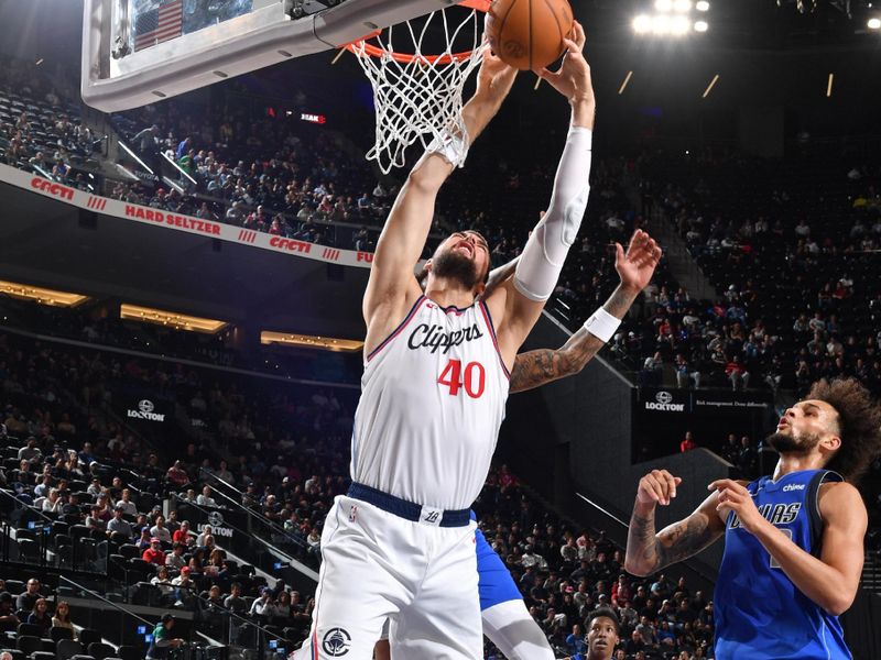 INGLEWOOD, CA - OCTOBER 14: Ivica Zubac #40 of the LA Clippers rebounds during the game against the Dallas Mavericks on October 14, 2024 at Intuit Dome in Los Angeles, California. NOTE TO USER: User expressly acknowledges and agrees that, by downloading and/or using this Photograph, user is consenting to the terms and conditions of the Getty Images License Agreement. Mandatory Copyright Notice: Copyright 2024 NBAE (Photo by Juan Ocampo/NBAE via Getty Images)