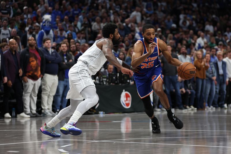 DALLAS, TX - NOVEMBER 27:   Mikal Bridges #25 of the New York Knicks drives to the basket during the game against the Dallas Mavericks during a regular season game on November 27, 2024 at dalAmerican Airlines Center in Dallas, Texas. NOTE TO USER: User expressly acknowledges and agrees that, by downloading and or using this photograph, User is consenting to the terms and conditions of the Getty Images License Agreement. Mandatory Copyright Notice: Copyright 2024 NBAE (Photo by Tim Heitman/NBAE via Getty Images)