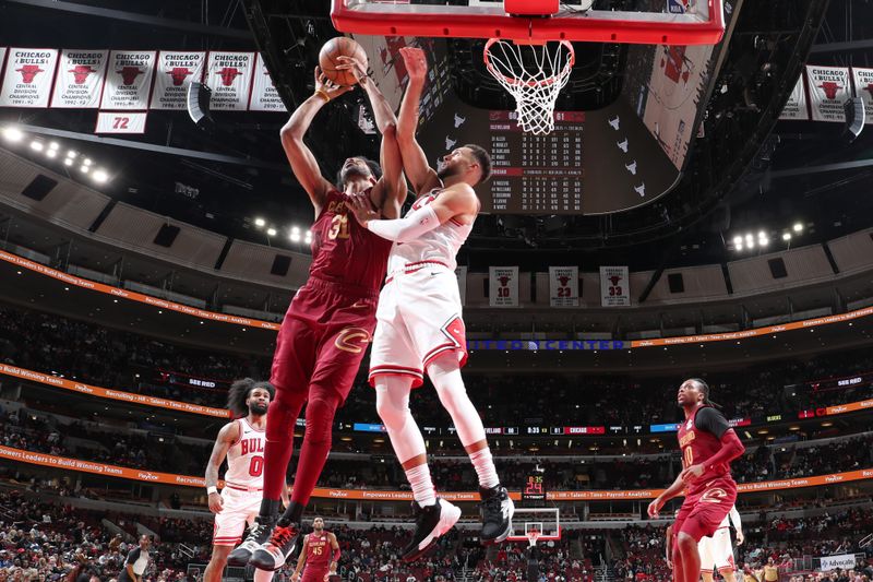 CHICAGO, IL - OCTOBER 18: Jarrett Allen #31 of the Cleveland Cavaliers drives to the basket during the game against the Chicago Bulls on October 18, 2024 at United Center in Chicago, Illinois. NOTE TO USER: User expressly acknowledges and agrees that, by downloading and or using this photograph, User is consenting to the terms and conditions of the Getty Images License Agreement. Mandatory Copyright Notice: Copyright 2023 NBAE (Photo by Jeff Haynes/NBAE via Getty Images)