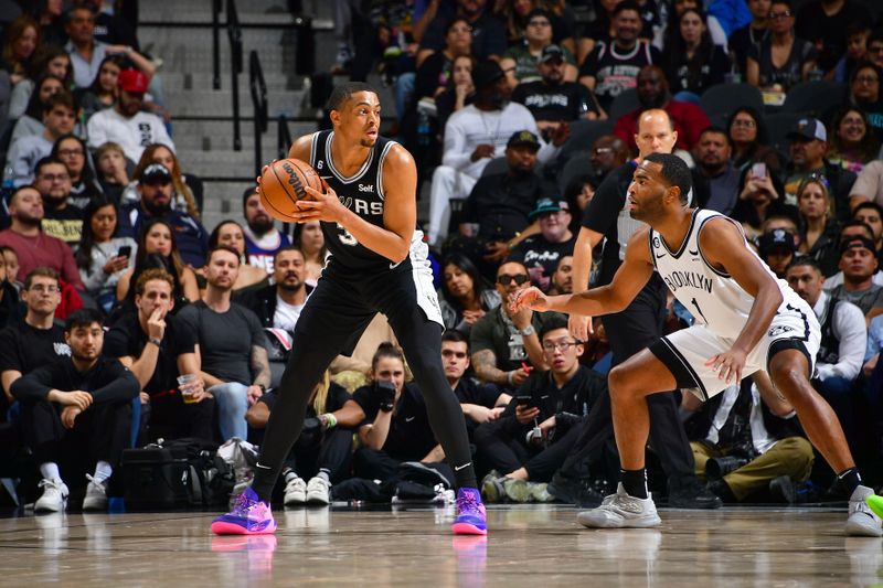 SAN ANTONIO, TX - JANUARY 17: Keldon Johnson #3 of the San Antonio Spurs looks to pass the ball during the game against the Brooklyn Nets on January 17, 2023 at the AT&T Center in San Antonio, Texas. NOTE TO USER: User expressly acknowledges and agrees that, by downloading and or using this photograph, user is consenting to the terms and conditions of the Getty Images License Agreement. Mandatory Copyright Notice: Copyright 2022 NBAE (Photos by Michael Gonzales/NBAE via Getty Images)