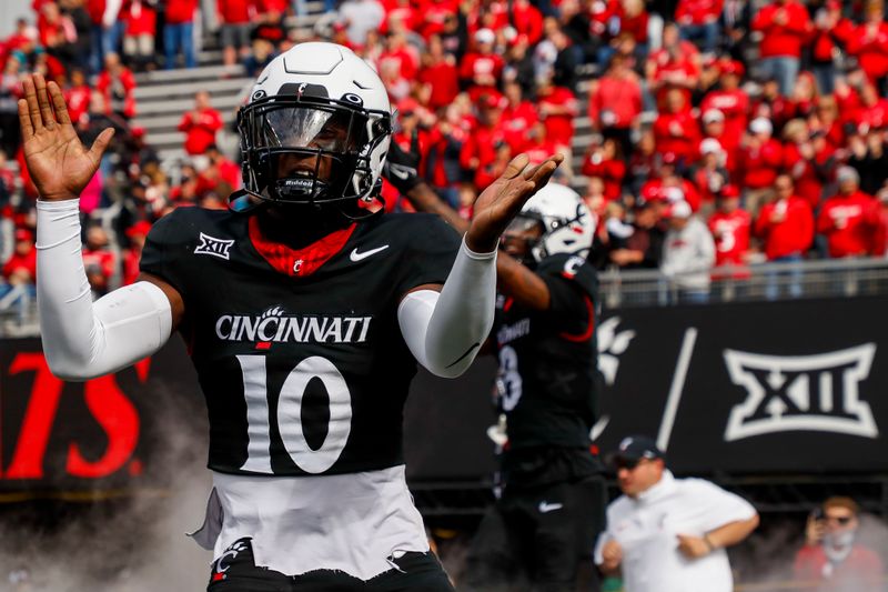 Oct 21, 2023; Cincinnati, Ohio, USA; Cincinnati Bearcats safety Bryon Threats (10) runs onto the field before a game against the Baylor Bears at Nippert Stadium. Mandatory Credit: Katie Stratman-USA TODAY Sports
