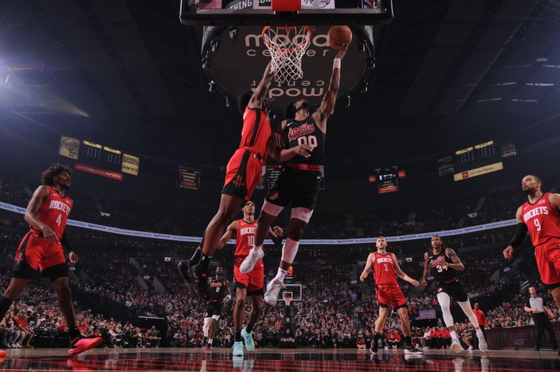 PORTLAND, OR - APRIL 12: Scoot Henderson #00 of the Portland Trail Blazers drives to the basket during the game against the Houston Rockets on April 12, 2024 at the Moda Center Arena in Portland, Oregon. NOTE TO USER: User expressly acknowledges and agrees that, by downloading and or using this photograph, user is consenting to the terms and conditions of the Getty Images License Agreement. Mandatory Copyright Notice: Copyright 2024 NBAE (Photo by Cameron Browne/NBAE via Getty Images)