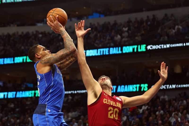 DALLAS, TEXAS - JANUARY 03: P.J. Washington #25 of the Dallas Mavericks shoots against Georges Niang #20 of the Cleveland Cavaliers at American Airlines Center on January 03, 2025 in Dallas, Texas. (Photo by Richard Rodriguez/Getty Images)