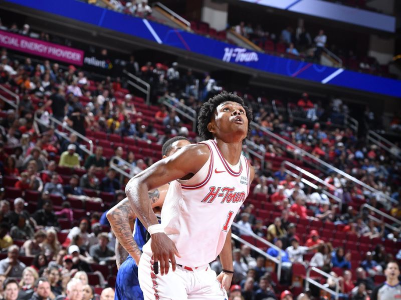 HOUSTON, TX - APRIL 9: Amen Thompson #1 of the Houston Rockets waits for a rebound against the Orlando Magic on April 9, 2024 at the Toyota Center in Houston, Texas. NOTE TO USER: User expressly acknowledges and agrees that, by downloading and or using this photograph, User is consenting to the terms and conditions of the Getty Images License Agreement. Mandatory Copyright Notice: Copyright 2024 NBAE (Photo by Logan Riely/NBAE via Getty Images)