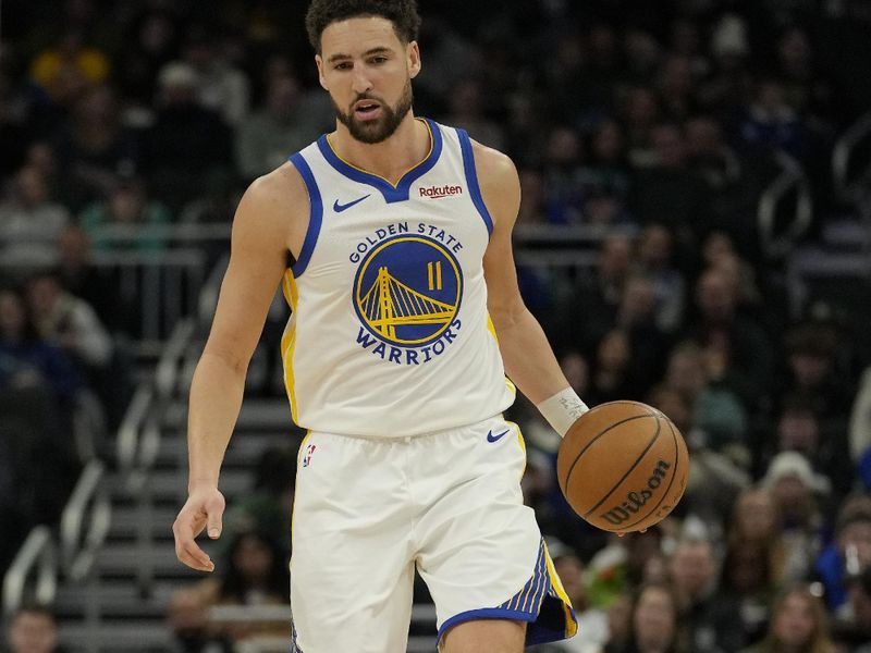 MILWAUKEE, WISCONSIN - JANUARY 13: Klay Thompson #11 of the Golden State Warriors dribbles the ball in the first half against the Milwaukee Bucks at Fiserv Forum on January 13, 2024 in Milwaukee, Wisconsin. NOTE TO USER: User expressly acknowledges and agrees that, by downloading and or using this photograph, User is consenting to the terms and conditions of the Getty Images License Agreement. (Photo by Patrick McDermott/Getty Images)