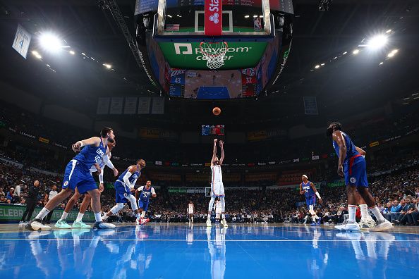 OKLAHOMA CITY, OK - DECEMBER 21: Chet Holmgren #7 of the Oklahoma City Thunder shoots a free throw during the game against the LA Clippers on December 21, 2023 at Paycom Arena in Oklahoma City, Oklahoma. NOTE TO USER: User expressly acknowledges and agrees that, by downloading and or using this photograph, User is consenting to the terms and conditions of the Getty Images License Agreement. Mandatory Copyright Notice: Copyright 2023 NBAE (Photo by Zach Beeker/NBAE via Getty Images)