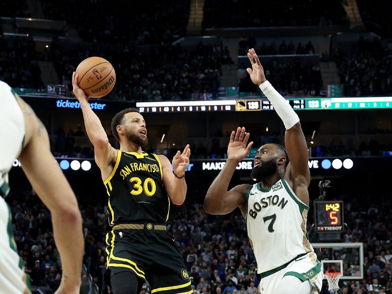 SAN FRANCISCO, CALIFORNIA - DECEMBER 19: Stephen Curry #30 of the Golden State Warriors is guarded by Jaylen Brown #7 of the Boston Celtics at Chase Center on December 19, 2023 in San Francisco, California. NOTE TO USER: User expressly acknowledges and agrees that, by downloading and or using this photograph, User is consenting to the terms and conditions of the Getty Images License Agreement.  (Photo by Ezra Shaw/Getty Images)