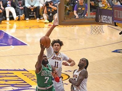 LOS ANGELES, CA - DECEMBER 25: Jaylen Brown #7 of the Boston Celtics drives to the basket during the game against the Los Angeles Lakers on December 25, 2023 at Crypto.Com Arena in Los Angeles, California. NOTE TO USER: User expressly acknowledges and agrees that, by downloading and/or using this Photograph, user is consenting to the terms and conditions of the Getty Images License Agreement. Mandatory Copyright Notice: Copyright 2023 NBAE (Photo by Andrew D. Bernstein/NBAE via Getty Images)