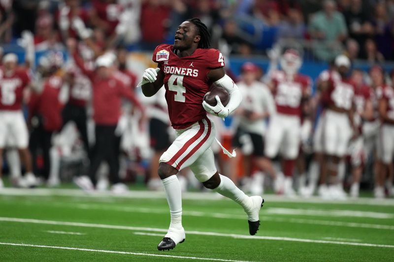 Dec 29, 2021; San Antonio, Texas, USA; Oklahoma Sooners wide receiver Mario Williams (4) carries the ball after losing his helmet against the Oregon Ducks in the first half of the 2021 Alamo Bowl at Alamodome. Mandatory Credit: Kirby Lee-USA TODAY Sports