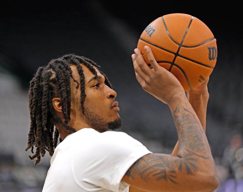 SAN ANTONIO, TX - OCTOBER 07:  Stephon Castle #5 of the San Antonio Spurs takes warm up shots before a preseason game against the Oklahoma City Thunder at Frost Bank Center on October 7, 2024 in San Antonio, Texas. NOTE TO USER: User expressly acknowledges and agrees that, by downloading and or using this photograph, User is consenting to terms and conditions of the Getty Images License Agreement. (Photo by Ronald Cortes/Getty Images)