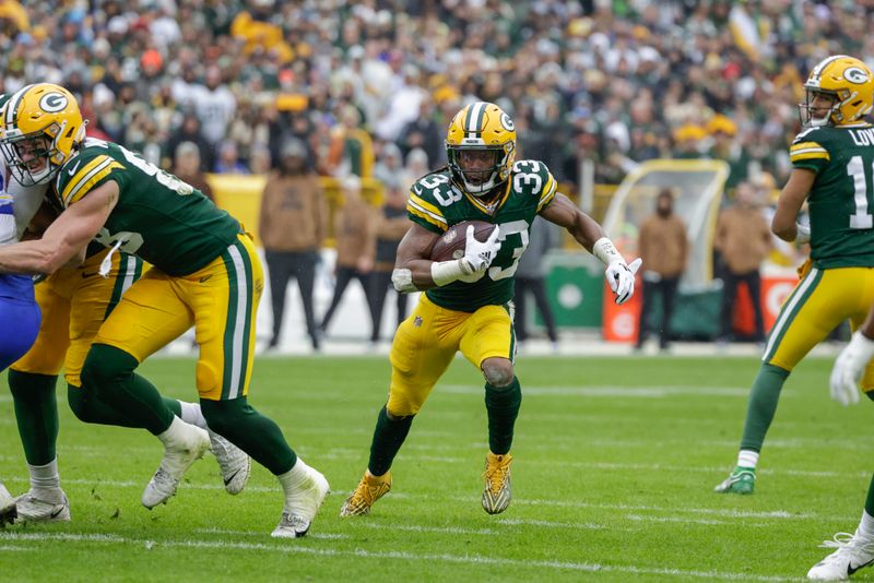 Green Bay Packers running back Aaron Jones (33) rushes during an NFL football game between the Green Bay Packers and Los Angeles Rams Sunday, Nov. 5, 2023, in Green Bay, Wis. (AP Photo/Matt Ludtke)