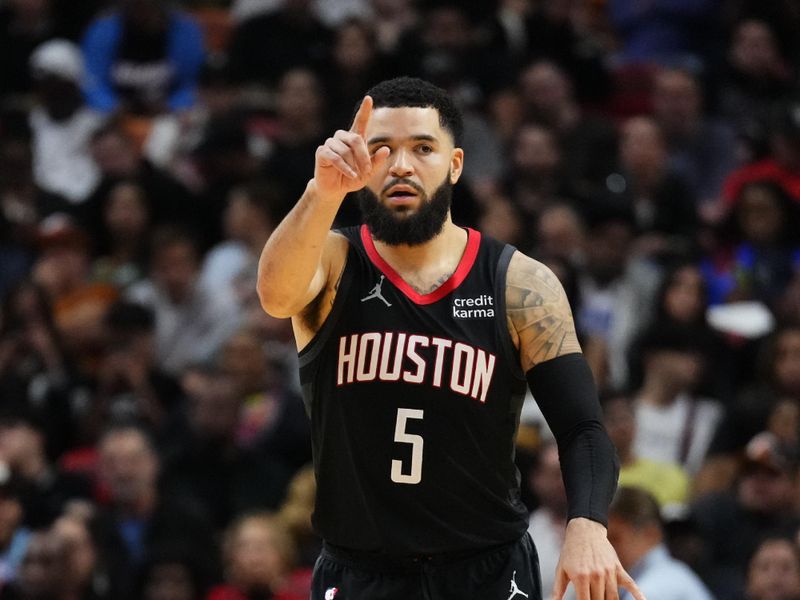 MIAMI, FLORIDA - JANUARY 08: Fred VanVleet #5 of the Houston Rockets dribbles the ball down court against the Miami Heat during the second half at Kaseya Center on January 08, 2024 in Miami, Florida. NOTE TO USER: User expressly acknowledges and agrees that, by downloading and or using this photograph, User is consenting to the terms and conditions of the Getty Images License Agreement. (Photo by Rich Storry/Getty Images)