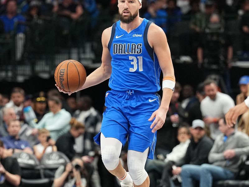 DALLAS, TX - JANUARY 17:  Klay Thompson #31 of the Dallas Mavericks dribbles the ball during the game against the Oklahoma City Thunder on January 17, 2025 at American Airlines Center in Dallas, Texas. NOTE TO USER: User expressly acknowledges and agrees that, by downloading and or using this photograph, User is consenting to the terms and conditions of the Getty Images License Agreement. Mandatory Copyright Notice: Copyright 2025 NBAE (Photo by Glenn James/NBAE via Getty Images)