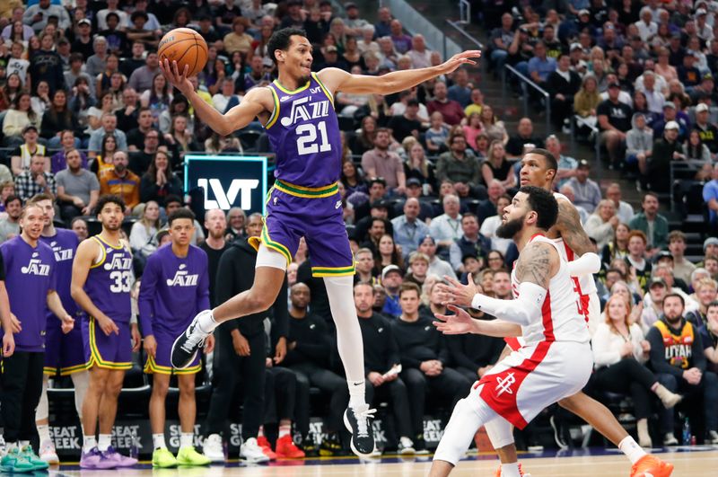 SALT LAKE CITY, UT - APRIL 11:  Darius Bazley #21 of the Utah Jazz saves the ball from going out of bounds against Fred Vanvleet #5 and Jabari Smith Jr., #10 of Houston Rockets  during the second half of their game at the Delta Center on April 11, 2024 in Salt Lake City, Utah. NOTE TO USER: User expressly acknowledges and agrees that, by downloading and or using this photograph, User is consenting to the terms and conditions of the Getty Images License Agreement. Photo by Chris Gardner/Getty Images)