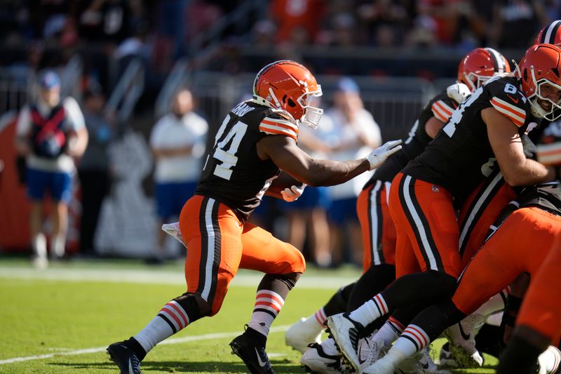 Cleveland Browns running back Nick Chubb (24) carries for a touchdown in the first half of an NFL football game against the Cincinnati Bengals, Sunday, Oct. 20, 2024, in Cleveland. (AP Photo/Sue Ogrocki)