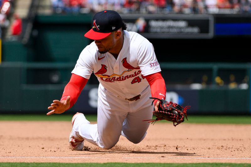 Apr 27, 2025; St. Louis, Missouri, USA;  St. Louis Cardinals first baseman Willson Contreras (40) dives and fields a ground ball hit by Milwaukee Brewers second baseman Brice Turang (not pictured) during the sixth inning at Busch Stadium. Mandatory Credit: Jeff Curry-Imagn Images