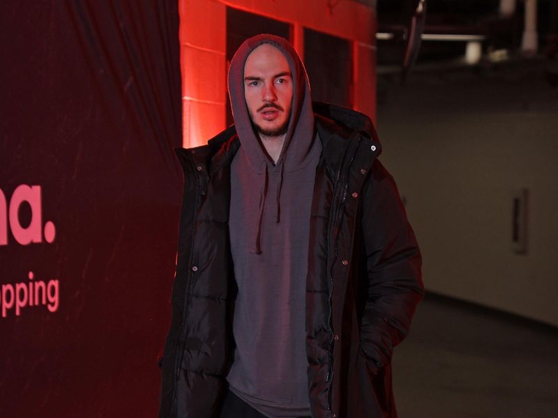 CHICAGO, IL - JANUARY 10: Alex Caruso #6 of the Chicago Bulls arrives to the arena before the game against the Houston Rockets on January 10, 2024 at United Center in Chicago, Illinois. NOTE TO USER: User expressly acknowledges and agrees that, by downloading and or using this photograph, User is consenting to the terms and conditions of the Getty Images License Agreement. Mandatory Copyright Notice: Copyright 2024 NBAE (Photo by Jeff Haynes/NBAE via Getty Images)