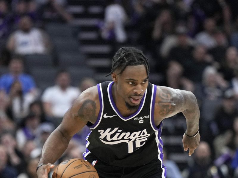 SACRAMENTO, CALIFORNIA - APRIL 11: Davion Mitchell #15 of the Sacramento Kings dribbles the ball against the New Orleans Pelicans during the second half of an NBA basketball game at Golden 1 Center on April 11, 2024 in Sacramento, California. NOTE TO USER: User expressly acknowledges and agrees that, by downloading and or using this photograph, User is consenting to the terms and conditions of the Getty Images License Agreement. (Photo by Thearon W. Henderson/Getty Images)