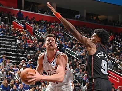 DETROIT, MI - NOVEMBER 5: Drew Eubanks #14 of the Phoenix Suns looks to shoot the ball during the game against the Detroit Pistons on November 5, 2023 at Little Caesars Arena in Detroit, Michigan. NOTE TO USER: User expressly acknowledges and agrees that, by downloading and/or using this photograph, User is consenting to the terms and conditions of the Getty Images License Agreement. Mandatory Copyright Notice: Copyright 2023 NBAE (Photo by Chris Schwegler/NBAE via Getty Images)