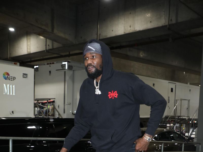 PORTLAND, OR - MARCH 8:  Deandre Ayton #2 of the Portland Trail Blazers arrives to the arena before the game on March 8, 2024 at the Moda Center Arena in Portland, Oregon. NOTE TO USER: User expressly acknowledges and agrees that, by downloading and or using this photograph, user is consenting to the terms and conditions of the Getty Images License Agreement. Mandatory Copyright Notice: Copyright 2024 NBAE (Photo by Cameron Browne/NBAE via Getty Images)