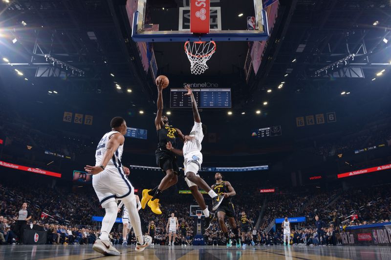 SAN FRANCISCO, CA - NOVEMBER 15: Andrew Wiggins #22 of the Golden State Warriors drives to the basket during the game against the Memphis Grizzlies during the Emirates NBA Cup game on November 15, 2024 at Chase Center in San Francisco, California. NOTE TO USER: User expressly acknowledges and agrees that, by downloading and or using this photograph, user is consenting to the terms and conditions of Getty Images License Agreement. Mandatory Copyright Notice: Copyright 2024 NBAE (Photo by Noah Graham/NBAE via Getty Images)
