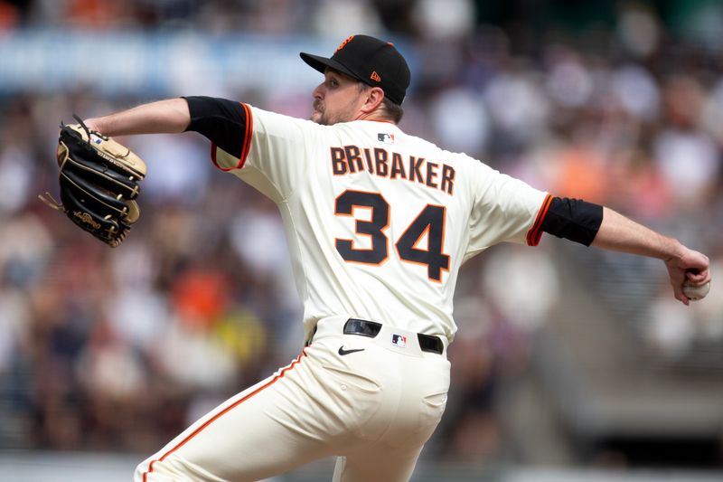 Giants' Late Rally Falls Short as Diamondbacks Secure Victory at Oracle Park