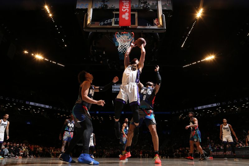 BROOKLYN, NY - APRIL 7: Domantas Sabonis #10 of the Sacramento Kings grabs a rebound during the game against the Brooklyn Nets on April 7, 2024 at Barclays Center in Brooklyn, New York. NOTE TO USER: User expressly acknowledges and agrees that, by downloading and or using this Photograph, user is consenting to the terms and conditions of the Getty Images License Agreement. Mandatory Copyright Notice: Copyright 2024 NBAE (Photo by Nathaniel S. Butler/NBAE via Getty Images)