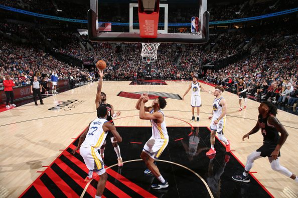 PORTLAND, OR - DECEMBER 17:  Scoot Henderson #00 of the Portland Trail Blazers goes to the basket during the game on December 17, 2023 at the Moda Center Arena in Portland, Oregon. NOTE TO USER: User expressly acknowledges and agrees that, by downloading and or using this photograph, user is consenting to the terms and conditions of the Getty Images License Agreement. Mandatory Copyright Notice: Copyright 2023 NBAE (Photo by David Sherman/NBAE via Getty Images)