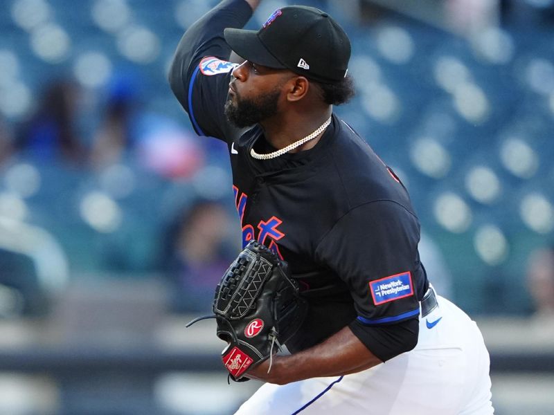 May 31, 2024; New York City, New York, USA; New York Mets pitcher Luis Severino (40) delivers a pitch against the Arizona Diamondbacks during the first inning at Citi Field. Mandatory Credit: Gregory Fisher-USA TODAY Sports