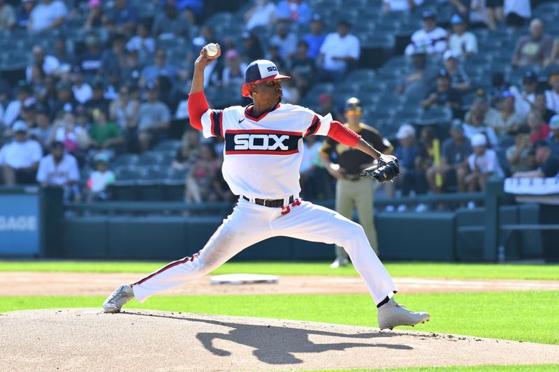 Oct 1, 2023; Chicago, Illinois, USA; Chicago White Sox starting pitcher Jose Urena (54) pitches during the first inning against the San Diego Padres at Guaranteed Rate Field. Mandatory Credit: Patrick Gorski-USA TODAY Sports