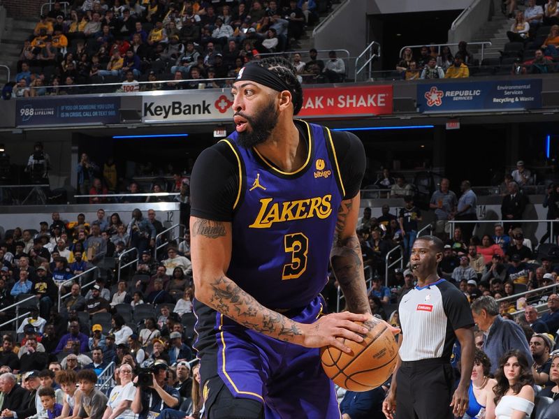 INDIANAPOLIS, IN - MARCH 29: Anthony Davis #3 of the Los Angeles Lakers handles the ball during the game against the Indiana Pacers on March 29, 2024 at Gainbridge Fieldhouse in Indianapolis, Indiana. NOTE TO USER: User expressly acknowledges and agrees that, by downloading and or using this Photograph, user is consenting to the terms and conditions of the Getty Images License Agreement. Mandatory Copyright Notice: Copyright 2024 NBAE (Photo by Ron Hoskins/NBAE via Getty Images)