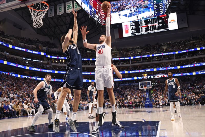 DALLAS, TX - APRIL 28: Ivica Zubac #40 of the LA Clippers shoots the ball during the game against the Dallas Mavericks during Round 1 Game 4 of the 2024 NBA Playoffs on April 28, 2024 at the American Airlines Center in Dallas, Texas. NOTE TO USER: User expressly acknowledges and agrees that, by downloading and or using this photograph, User is consenting to the terms and conditions of the Getty Images License Agreement. Mandatory Copyright Notice: Copyright 2024 NBAE (Photo by Tim Heitman/NBAE via Getty Images)