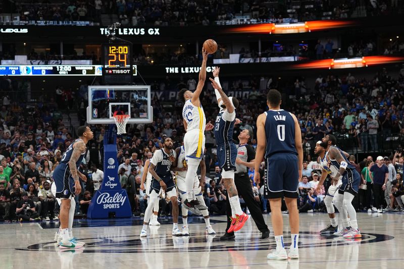 DALLAS, TX - APRIL 5: Trayce Jackson-Davis #32 of the Golden State Warriors Daniel Gafford #21 of the Dallas Mavericks go up for the opening tip off on April 5, 2024 at the American Airlines Center in Dallas, Texas. NOTE TO USER: User expressly acknowledges and agrees that, by downloading and or using this photograph, User is consenting to the terms and conditions of the Getty Images License Agreement. Mandatory Copyright Notice: Copyright 2024 NBAE (Photo by Glenn James/NBAE via Getty Images)