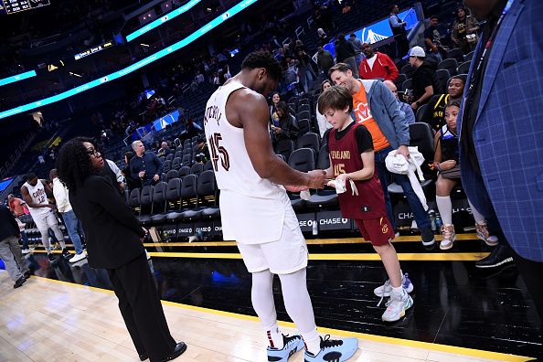 SAN FRANCISCO, CA - NOVEMBER 11: Donovan Mitchell #45 of the Cleveland Cavaliers autographs after the game against the Golden State Warriors on November 11, 2023 at Chase Center in San Francisco, California. NOTE TO USER: User expressly acknowledges and agrees that, by downloading and or using this photograph, user is consenting to the terms and conditions of Getty Images License Agreement. Mandatory Copyright Notice: Copyright 2023 NBAE (Photo by Noah Graham/NBAE via Getty Images)