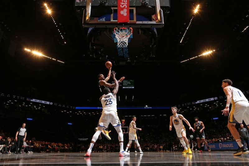 BROOKLYN, NY - FEBRUARY 5: Nicolas Claxton #33 of the Brooklyn Nets shoots the ball during the game against the Golden State Warriors on February 5, 2024 at Barclays Center in Brooklyn, New York. NOTE TO USER: User expressly acknowledges and agrees that, by downloading and or using this Photograph, user is consenting to the terms and conditions of the Getty Images License Agreement. Mandatory Copyright Notice: Copyright 2024 NBAE (Photo by Nathaniel S. Butler/NBAE via Getty Images)