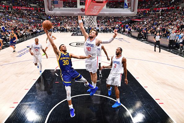 LOS ANGELES, CA - DECEMBER 14: Stephen Curry #30 of the Golden State Warriors drives to the basket during the game against the LA Clippers on December 14, 2023 at Crypto.Com Arena in Los Angeles, California. NOTE TO USER: User expressly acknowledges and agrees that, by downloading and/or using this Photograph, user is consenting to the terms and conditions of the Getty Images License Agreement. Mandatory Copyright Notice: Copyright 2023 NBAE (Photo by Adam Pantozzi/NBAE via Getty Images)