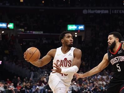 CLEVELAND, OH - DECEMBER 18: Donovan Mitchell #45 of the Cleveland Cavaliers handles the ball during the game against the Houston Rockets on December 18, 2023 at Rocket Mortgage FieldHouse in Cleveland, Ohio. NOTE TO USER: User expressly acknowledges and agrees that, by downloading and/or using this Photograph, user is consenting to the terms and conditions of the Getty Images License Agreement. Mandatory Copyright Notice: Copyright 2023 NBAE (Photo by  Lauren Leigh Bacho/NBAE via Getty Images)