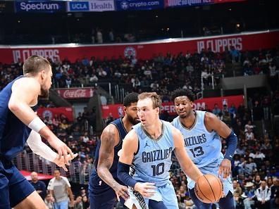 LOS ANGELES, CA - NOVEMBER 12: Luke Kennard #10 of the Memphis Grizzlies dribbles the ball during the game against the LA Clippers on November 12, 2023 at Crypto.Com Arena in Los Angeles, California. NOTE TO USER: User expressly acknowledges and agrees that, by downloading and/or using this Photograph, user is consenting to the terms and conditions of the Getty Images License Agreement. Mandatory Copyright Notice: Copyright 2023 NBAE (Photo by Adam Pantozzi/NBAE via Getty Images)