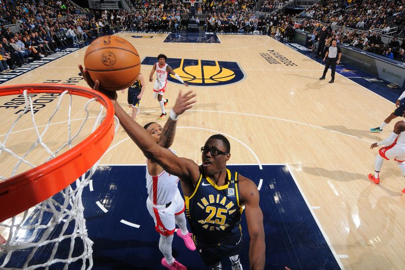 INDIANAPOLIS, IN - FEBRUARY 6: Jalen Smith #25 of the Indiana Pacers drives to the basket during the game  against the Houston Rockets on February 6, 2024 at Gainbridge Fieldhouse in Indianapolis, Indiana. NOTE TO USER: User expressly acknowledges and agrees that, by downloading and or using this Photograph, user is consenting to the terms and conditions of the Getty Images License Agreement. Mandatory Copyright Notice: Copyright 2024 NBAE (Photo by Ron Hoskins/NBAE via Getty Images)