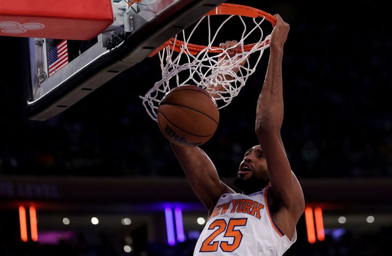 NEW YORK, NEW YORK - OCTOBER 25: Mikal Bridges #25 of the New York Knicks dunks the ball in the third quarter against the Indiana Pacers at Madison Square Garden on October 25, 2024 in New York City. NOTE TO USER: User expressly acknowledges and agrees that, by downloading and or using this photograph, User is consenting to the terms and conditions of the Getty Images License Agreement. (Photo by Elsa/Getty Images)