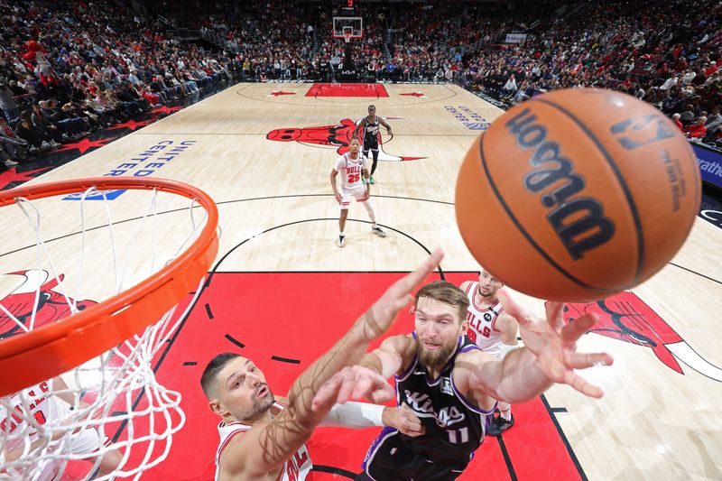 CHICAGO, IL - JANUARY 12: Domantas Sabonis #11 of the Sacramento Kings drives to the basket during the game against the Chicago Bulls on January 12, 2025 at United Center in Chicago, Illinois. NOTE TO USER: User expressly acknowledges and agrees that, by downloading and or using this photograph, User is consenting to the terms and conditions of the Getty Images License Agreement. Mandatory Copyright Notice: Copyright 2025 NBAE (Photo by Jeff Haynes/NBAE via Getty Images)