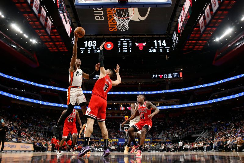 DETROIT, MI - NOVEMBER 18: Jaden Ivey #23 of the Detroit Pistons drives to the basket during the game against the Chicago Bulls on November 18, 2024 at Little Caesars Arena in Detroit, Michigan. NOTE TO USER: User expressly acknowledges and agrees that, by downloading and/or using this photograph, User is consenting to the terms and conditions of the Getty Images License Agreement. Mandatory Copyright Notice: Copyright 2024 NBAE (Photo by Brian Sevald/NBAE via Getty Images)