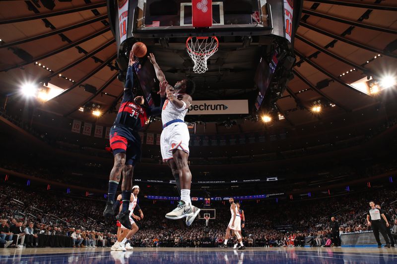 NEW YORK, NY - NOVEMBER 18: Kyle Kuzma #33 of the Washington Wizards drives to the basket during the game against the New York Knicks on November 18, 2024 at Madison Square Garden in New York City, New York.  NOTE TO USER: User expressly acknowledges and agrees that, by downloading and or using this photograph, User is consenting to the terms and conditions of the Getty Images License Agreement. Mandatory Copyright Notice: Copyright 2024 NBAE  (Photo by Nathaniel S. Butler/NBAE via Getty Images)