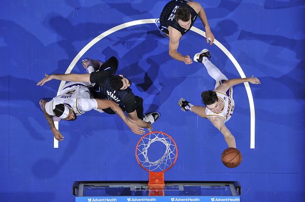 ORLANDO, FL - NOVEMBER 4: Austin Reaves #15 of the Los Angeles Lakers drives to the basket during the game against the Orlando Magic on November 4, 2023 at Amway Center in Orlando, Florida. NOTE TO USER: User expressly acknowledges and agrees that, by downloading and or using this photograph, User is consenting to the terms and conditions of the Getty Images License Agreement. Mandatory Copyright Notice: Copyright 2023 NBAE (Photo by Fernando Medina/NBAE via Getty Images)