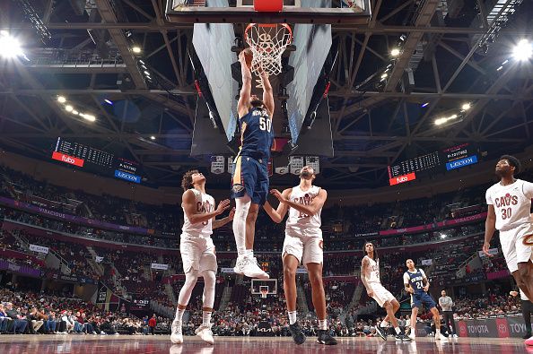 CLEVELAND, OH - December 21: Jeremiah Robinson-Earl #50 of the New Orleans Pelicans drives to the basket during the game against the Cleveland Cavaliers on December 21, 2023 at Rocket Mortgage FieldHouse in Cleveland, Ohio. NOTE TO USER: User expressly acknowledges and agrees that, by downloading and/or using this Photograph, user is consenting to the terms and conditions of the Getty Images License Agreement. Mandatory Copyright Notice: Copyright 2023 NBAE (Photo by David Liam Kyle/NBAE via Getty Images)