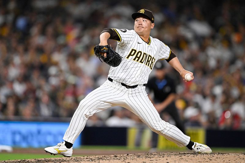 Reds vs Padres: Elly De La Cruz Set to Shine in Upcoming Showdown