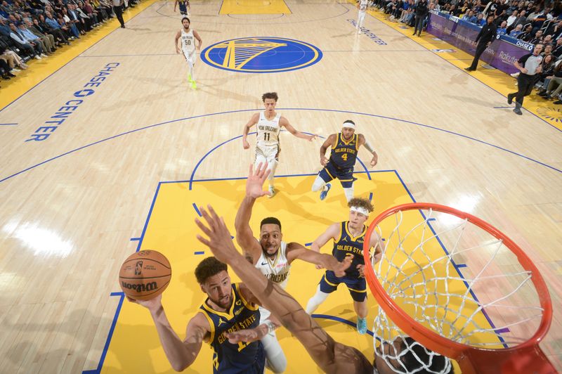 SAN FRANCISCO, CA - APRIL 12:  Klay Thompson #11 of the Golden State Warriors goes to the basket during the game on April 12, 2024 at Chase Center in San Francisco, California. NOTE TO USER: User expressly acknowledges and agrees that, by downloading and or using this photograph, user is consenting to the terms and conditions of Getty Images License Agreement. Mandatory Copyright Notice: Copyright 2024 NBAE (Photo by Noah Graham/NBAE via Getty Images)